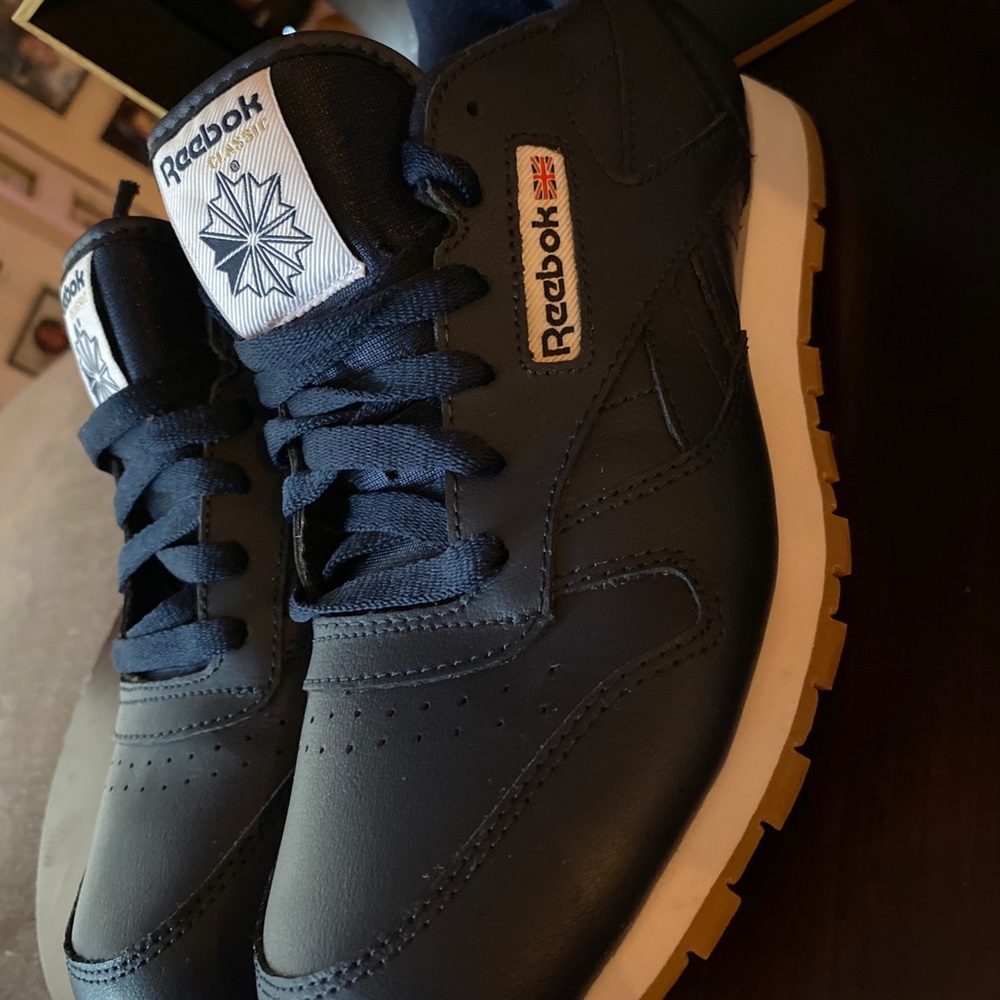 Reebok classic-Navy Leather-size 6
